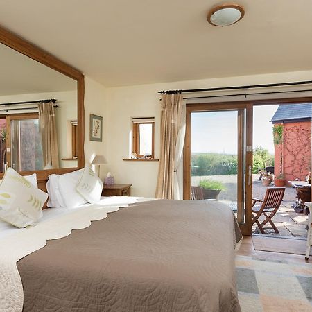 Отель Dolphin Beach House Клифден Экстерьер фото