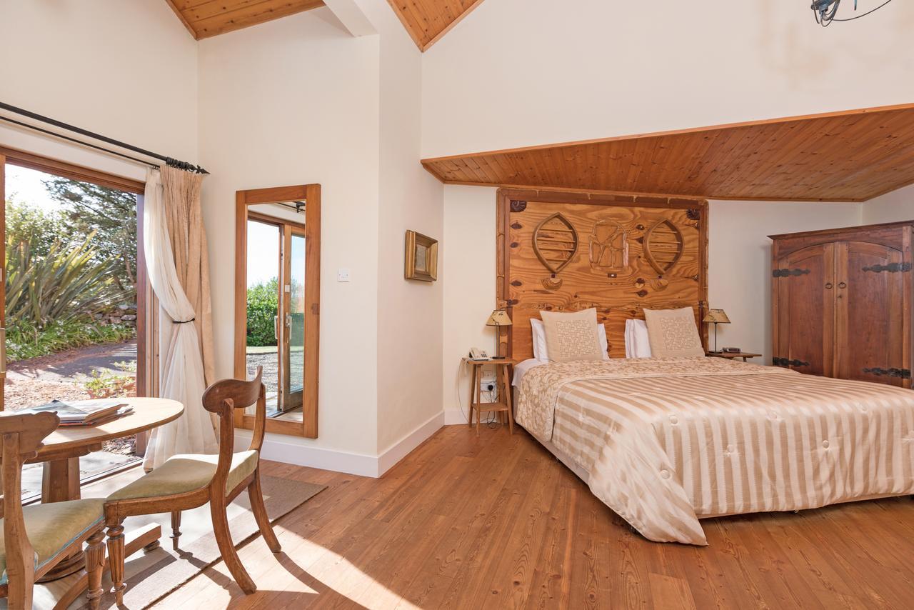 Отель Dolphin Beach House Клифден Экстерьер фото
