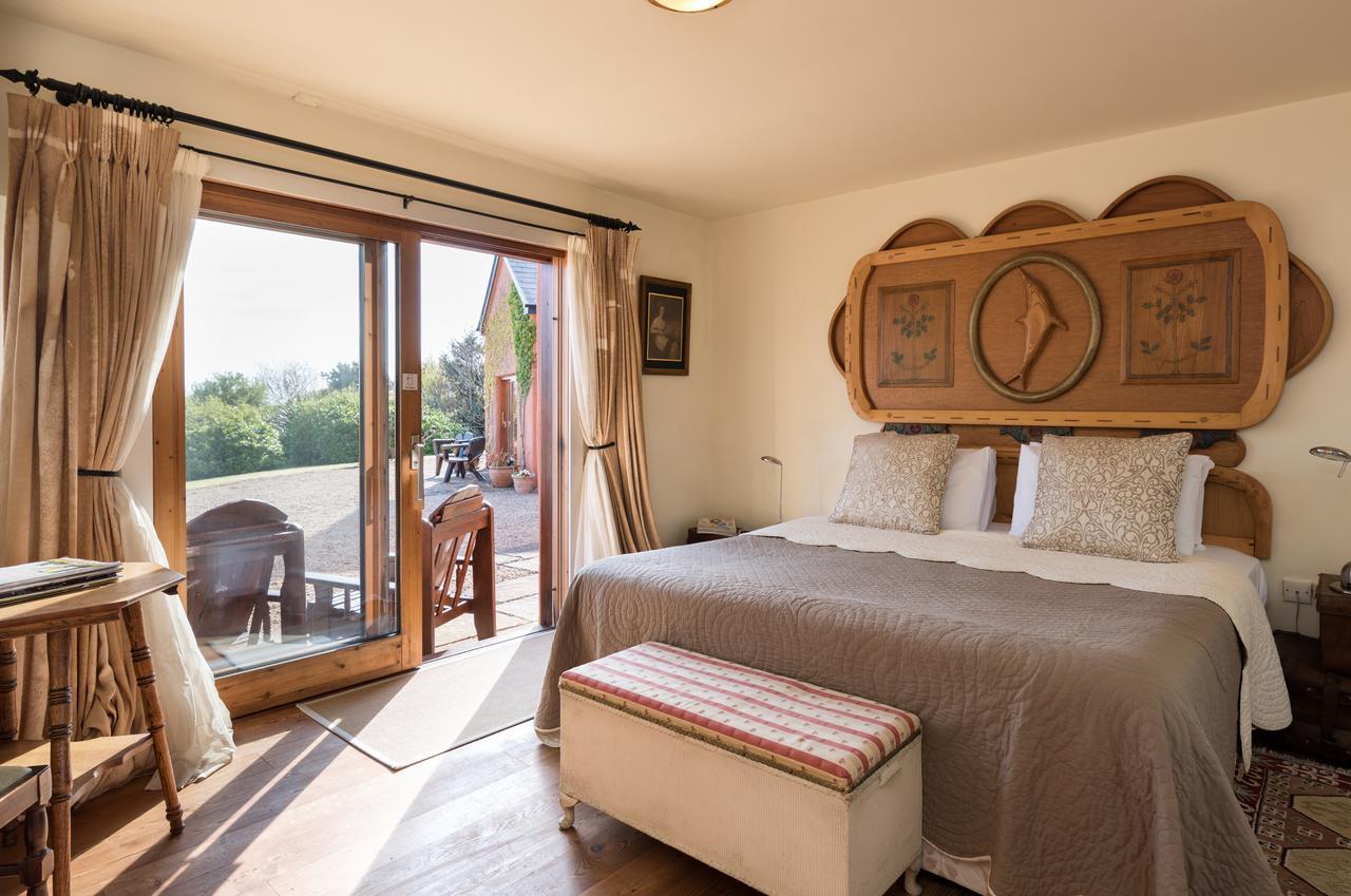 Отель Dolphin Beach House Клифден Экстерьер фото